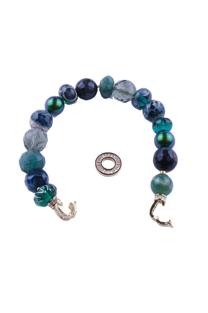 Unika armbånd med agat, shell perle, vintage glas perler, håndlavede glas perler i påfugl farver 