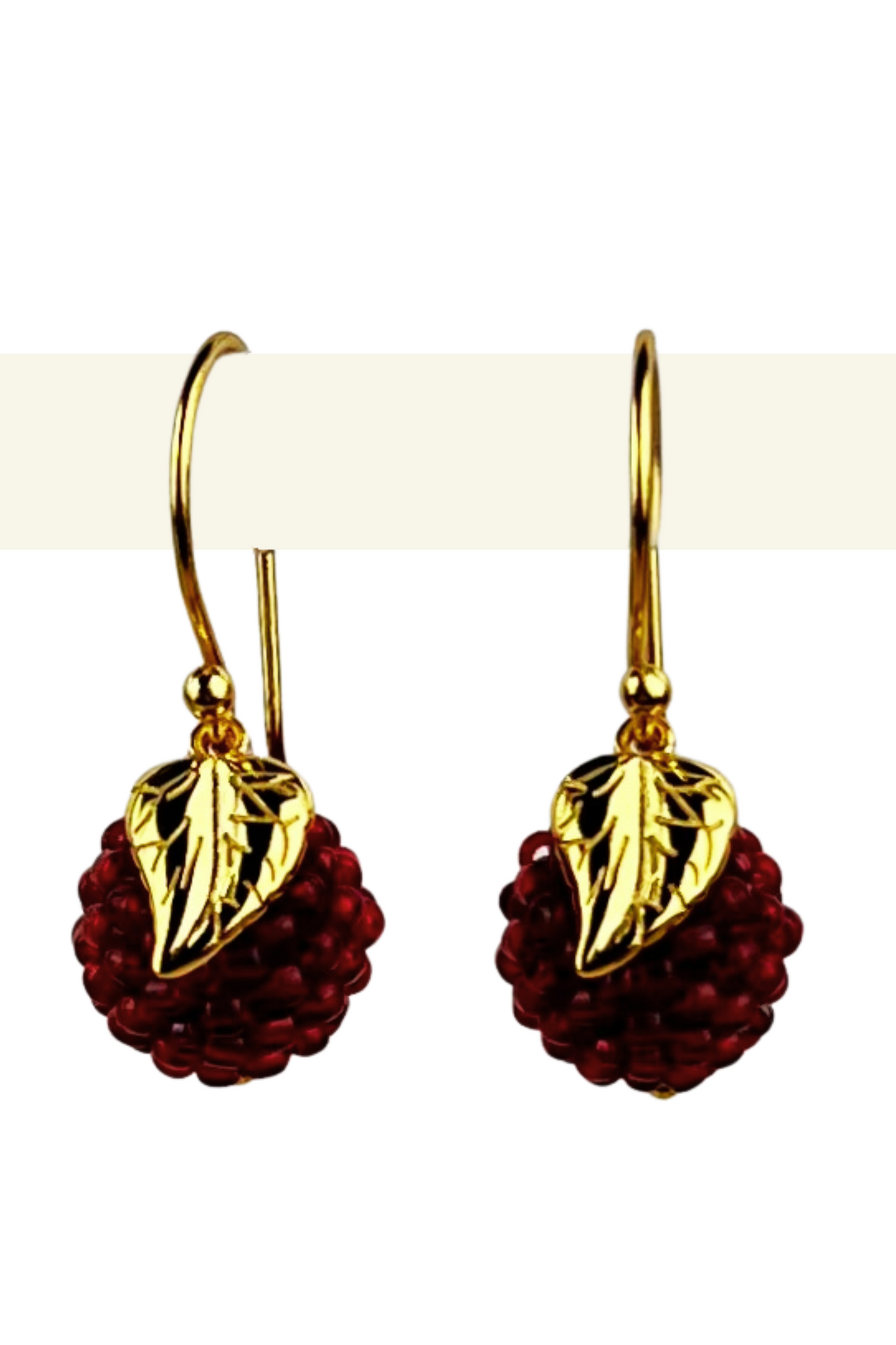 Håndlavede ørering i dyb rød farve