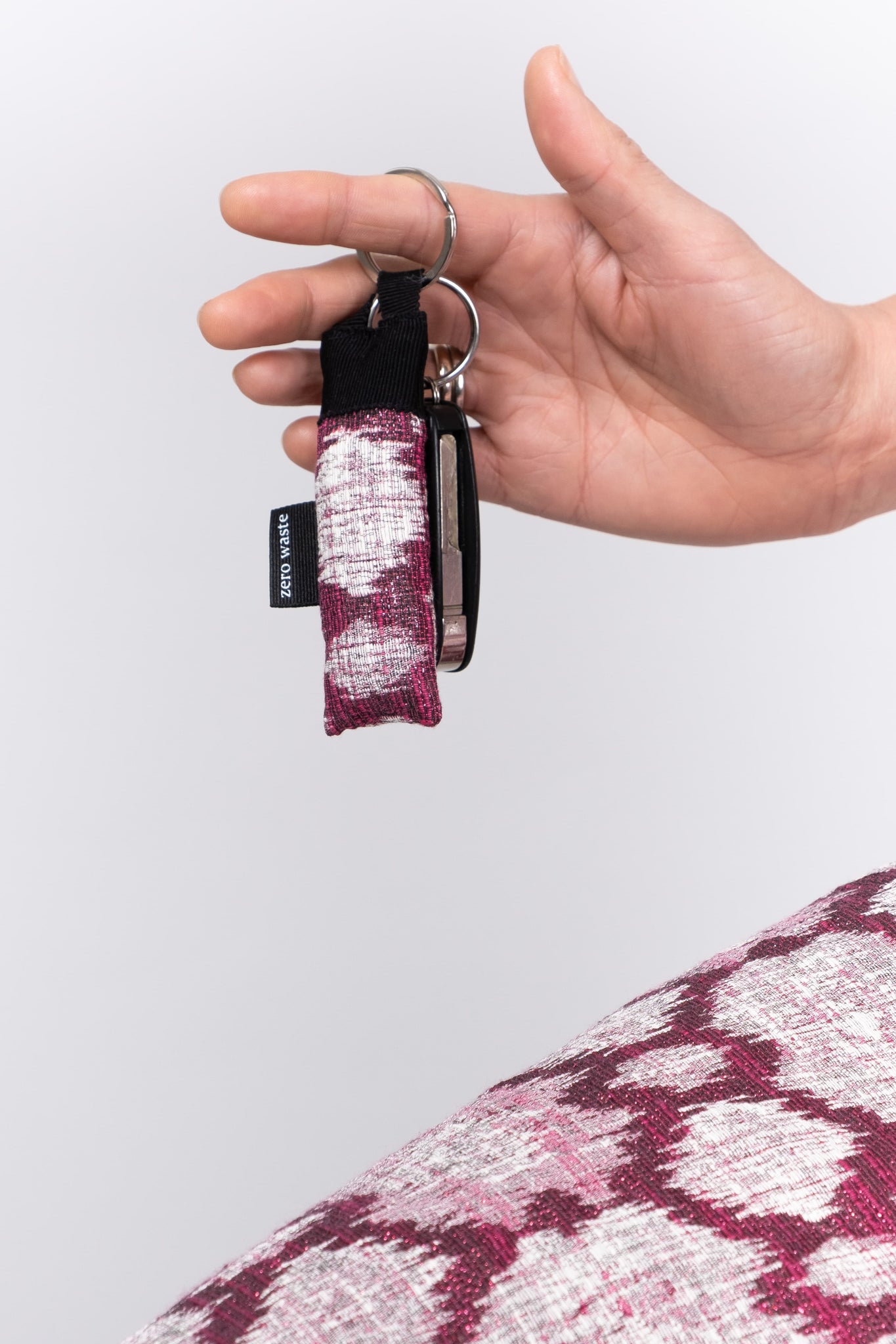 BÆREDYGTIG NØGLERING pink
